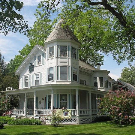 Bellows Falls Hugging Bear Inn المظهر الخارجي الصورة