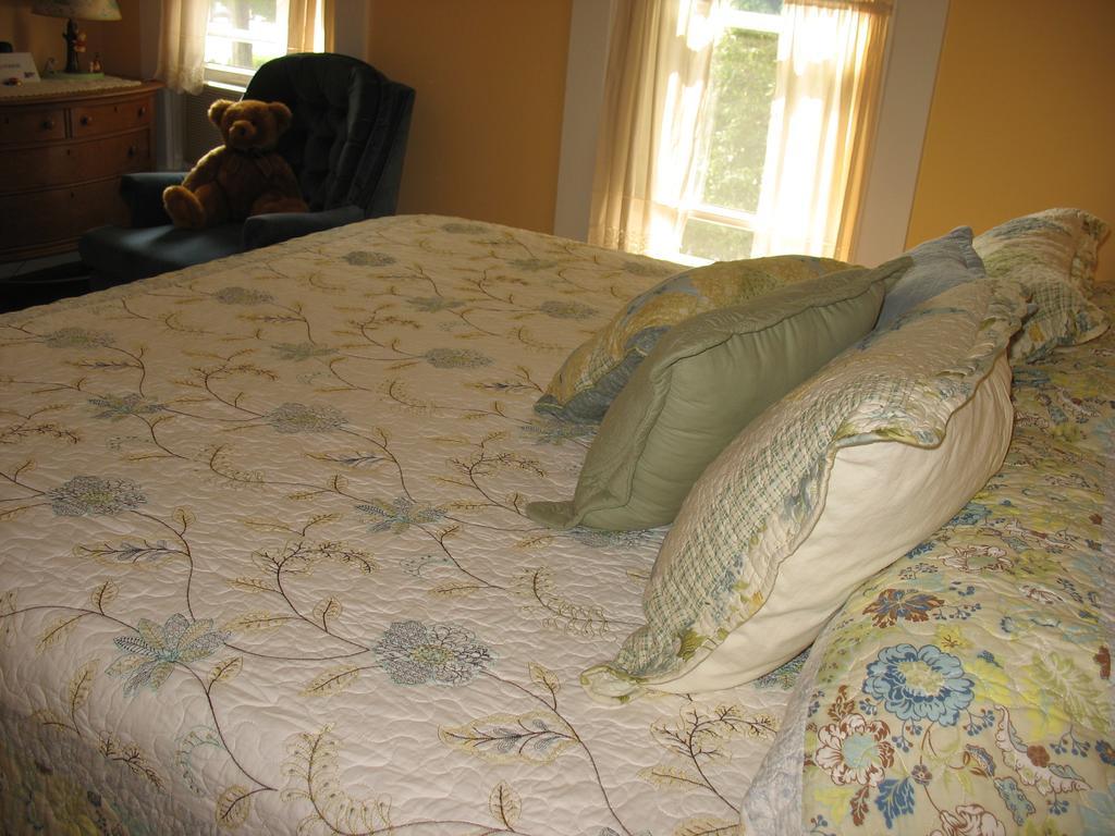 Bellows Falls Hugging Bear Inn المظهر الخارجي الصورة