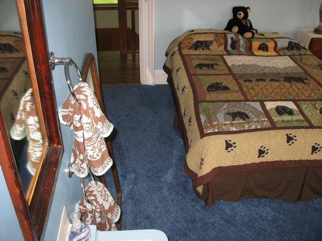 Bellows Falls Hugging Bear Inn المظهر الخارجي الصورة