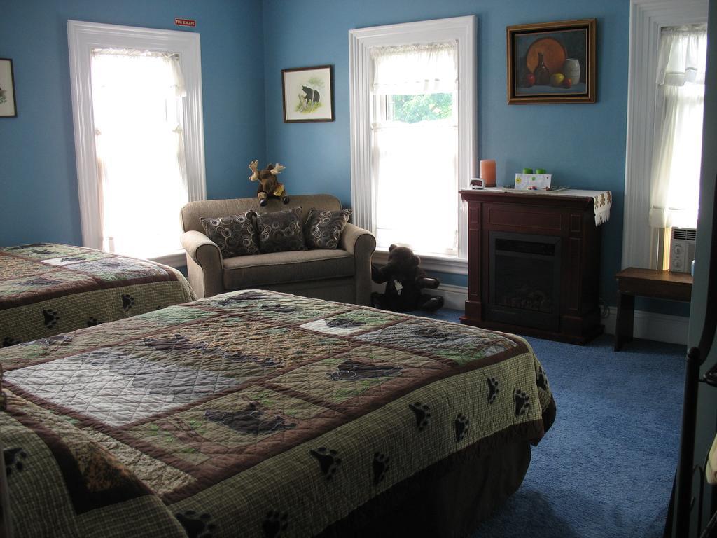 Bellows Falls Hugging Bear Inn المظهر الخارجي الصورة