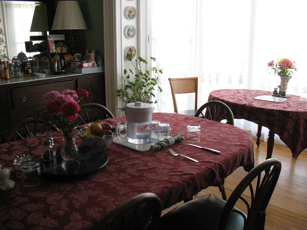 Bellows Falls Hugging Bear Inn المظهر الخارجي الصورة
